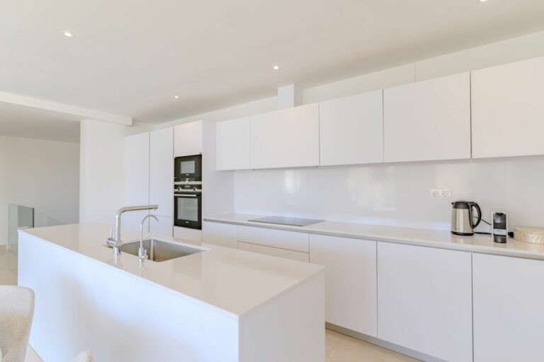 4e283d955f94d50eb8b3f022925c1019 - 4