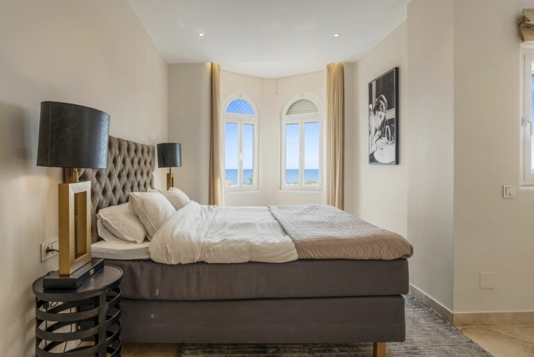 518cee1860febc10e59dcebbb7000dcc - 12