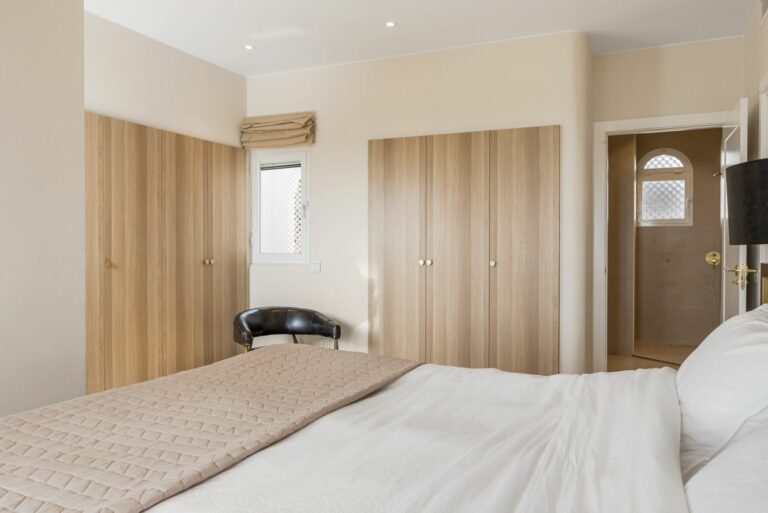 518cee1860febc10e59dcebbb7000dcc - 14