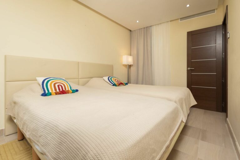 533d947c110d3afe80ab3c25cb802573 - 10