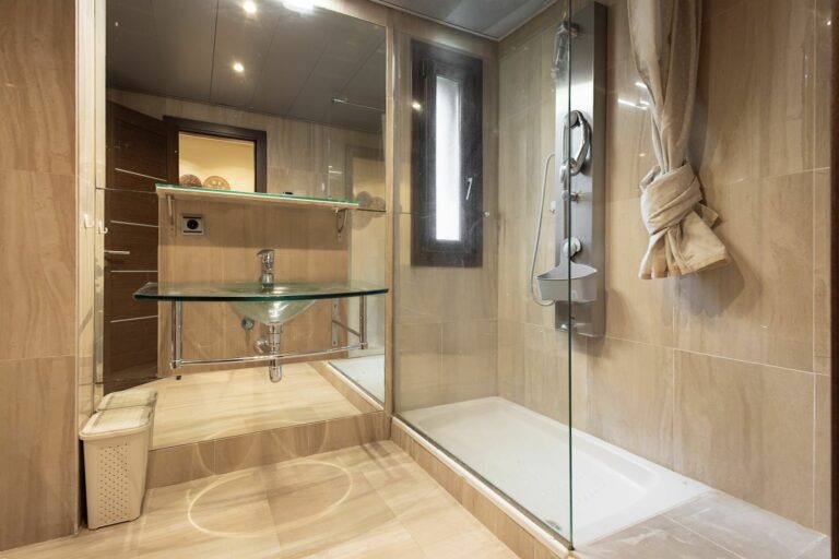 533d947c110d3afe80ab3c25cb802573 - 12