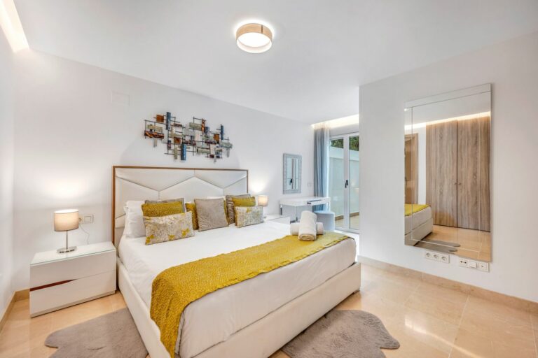 57ea6b0bd8d24fe83880b1815576301a - 14