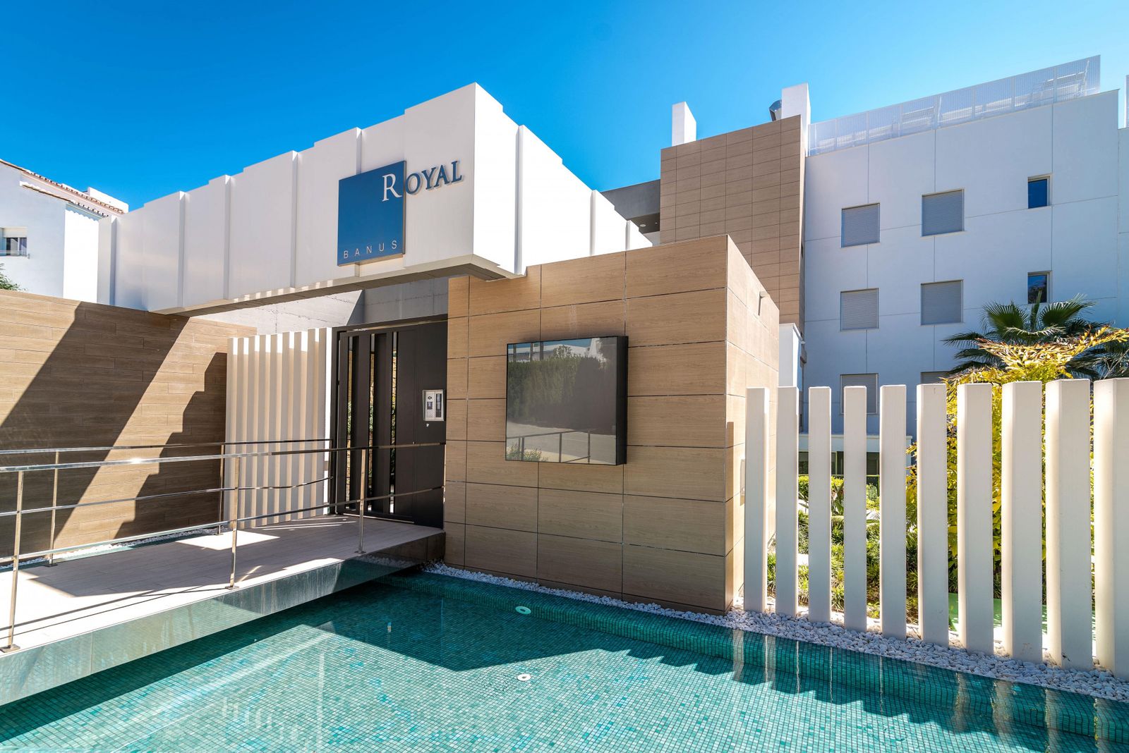 57ea6b0bd8d24fe83880b1815576301a - 2