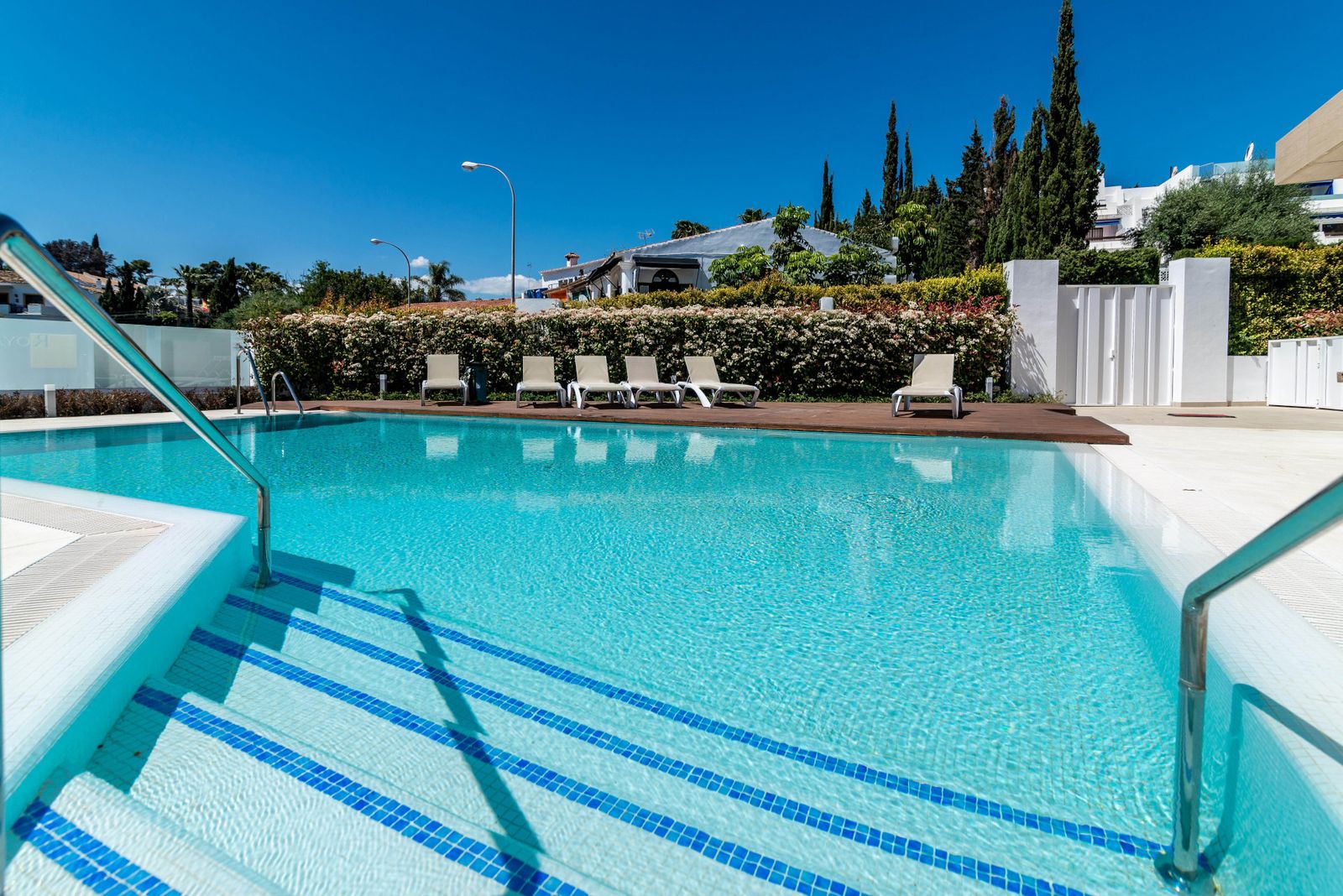 57ea6b0bd8d24fe83880b1815576301a - 3