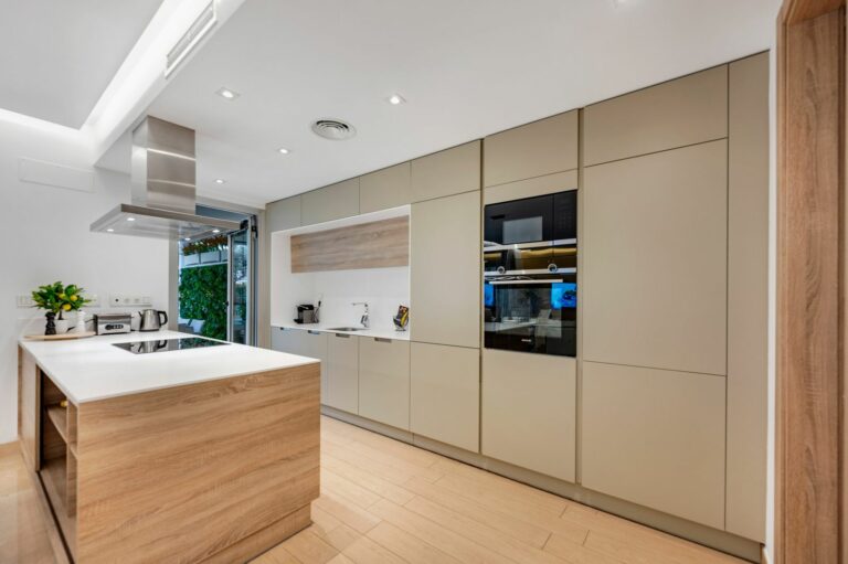 57ea6b0bd8d24fe83880b1815576301a - 6