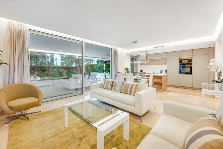 57ea6b0bd8d24fe83880b1815576301a - 8