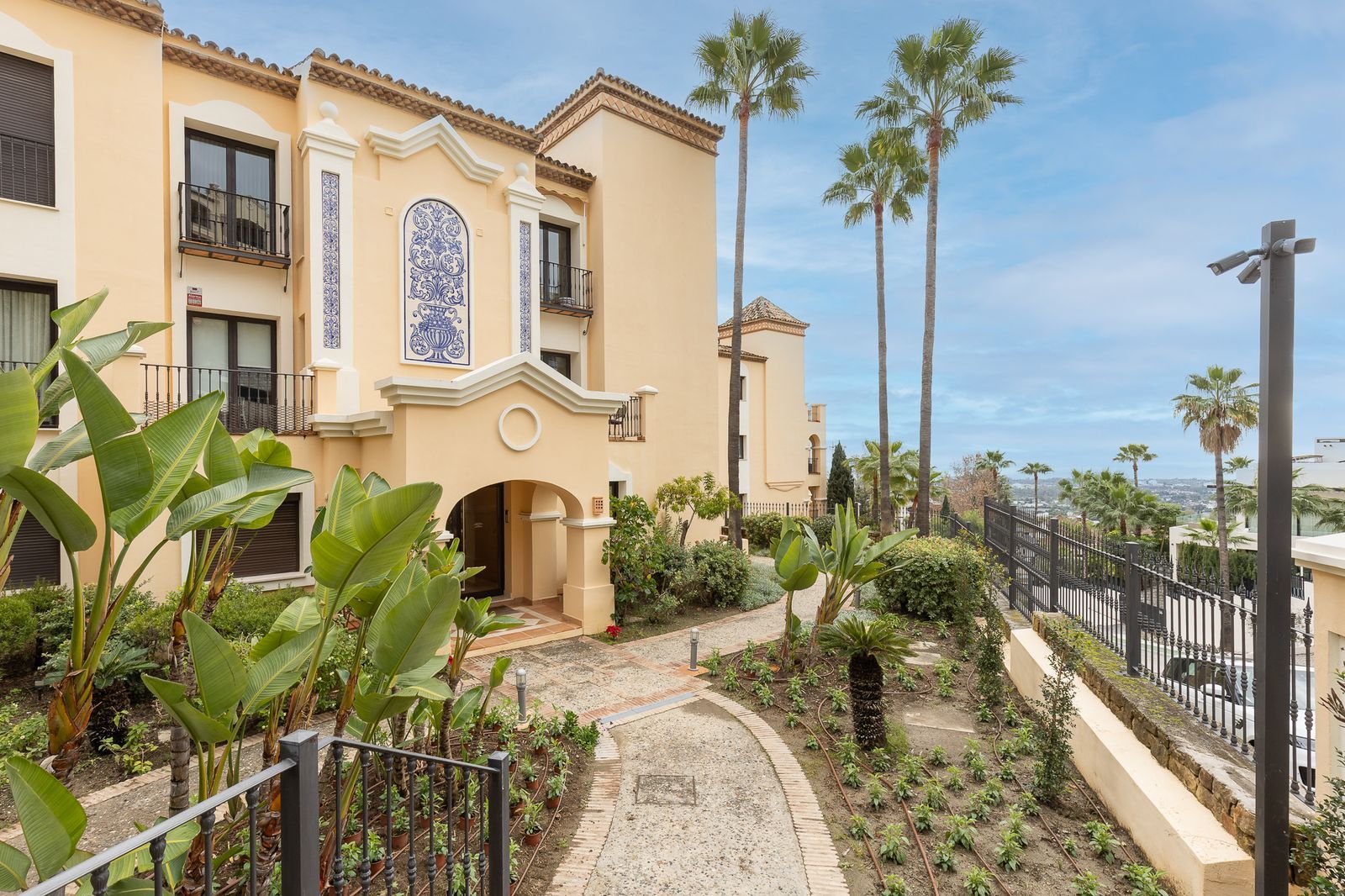 5babb0f1c867b78a737ab9408f725006 - 1