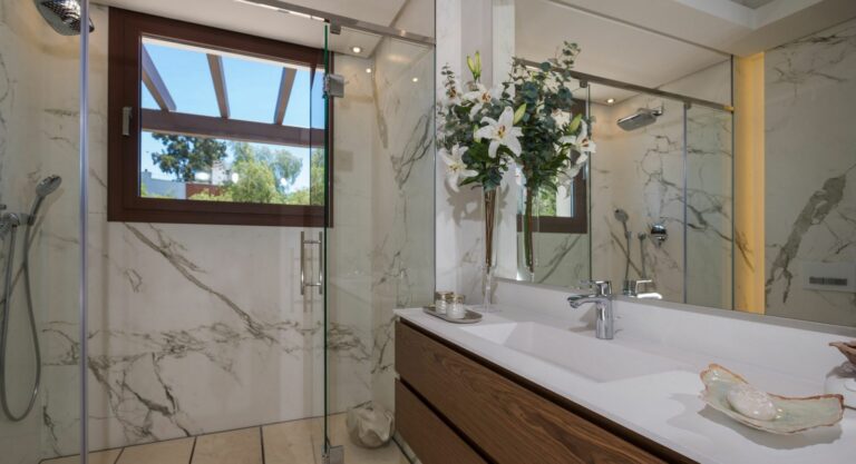 5c84cda16db9e44d58e9f0b452f1bbe0 - 11