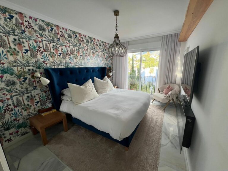 5c93dae35fbcb9f25f8bcb8290ebb5b4 - 12