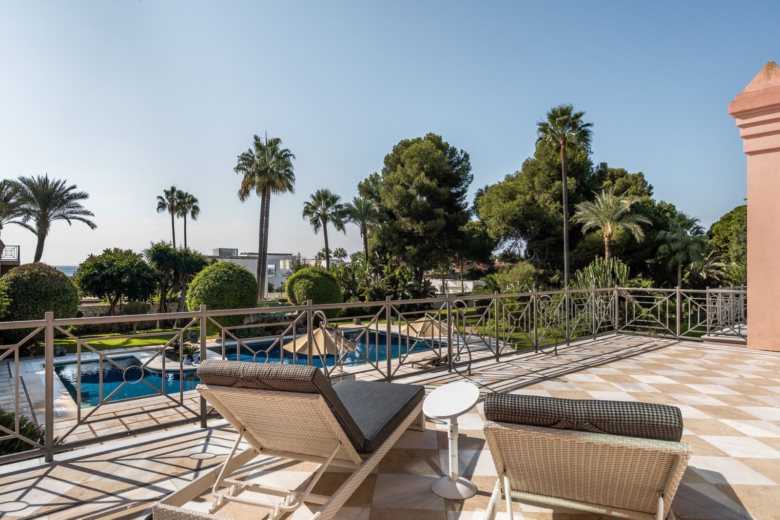 5cc372e8d1e3661cb8c48faf313aaf3f - 7