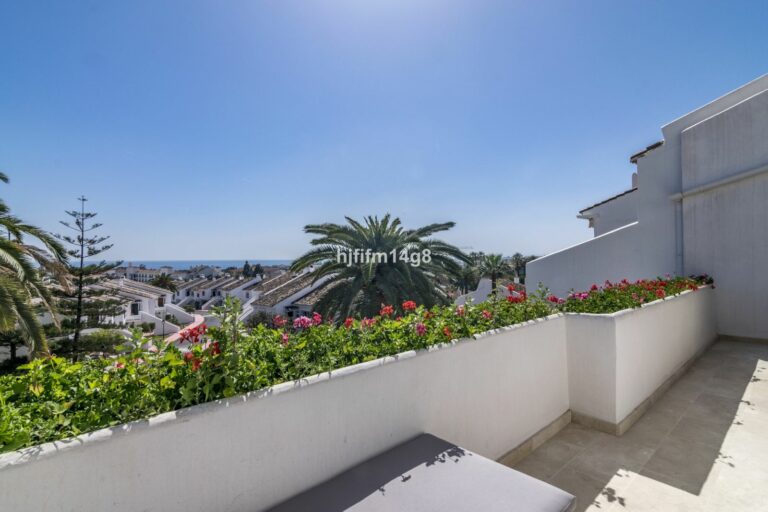 5e7224d4e45286475f79214ab8324404 - 2