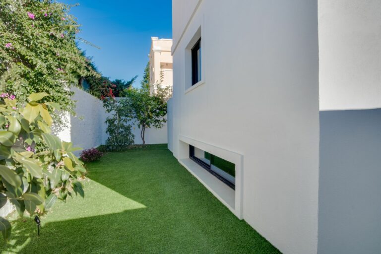 651d0c7b9ff46de6b6d1fbe2ef3746b5 - 16