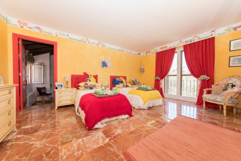 65b63565be1cac8cffaa035f32a5eb77 - 12