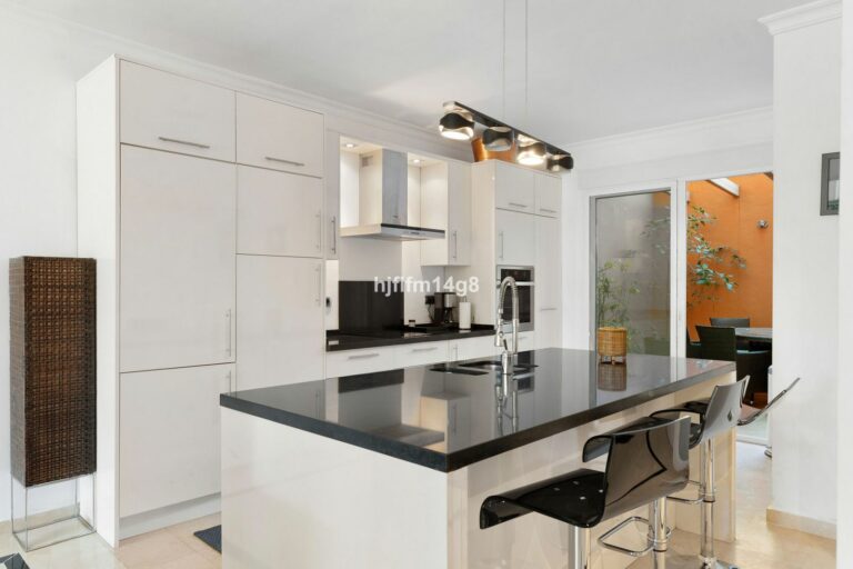 6a033ee59cca1cda638bf17c0633bfb1 - 9