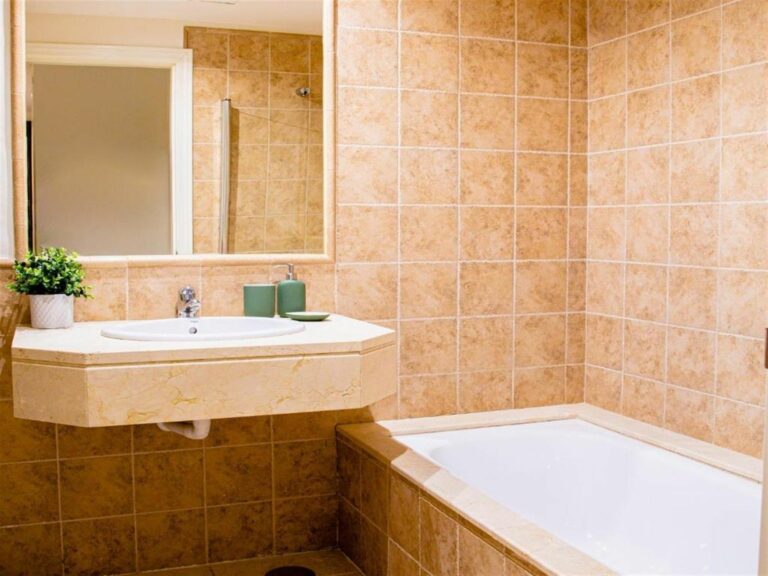 6c6290f2ee8f3b9eaa0020e3bf729e16 - 11