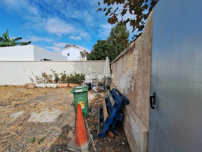 6f95e22e1e1d8bb11a3a5ad5758fb4e7 - 1