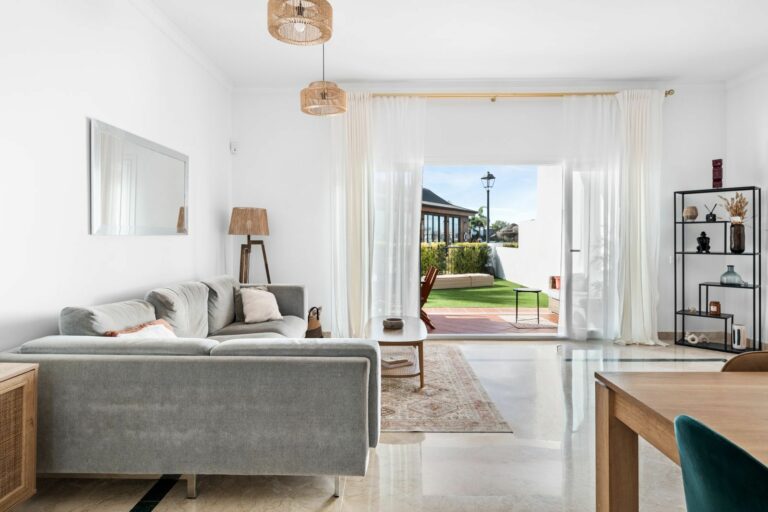 708ccae5805e0a8241bef8b2e4823d2e - 13