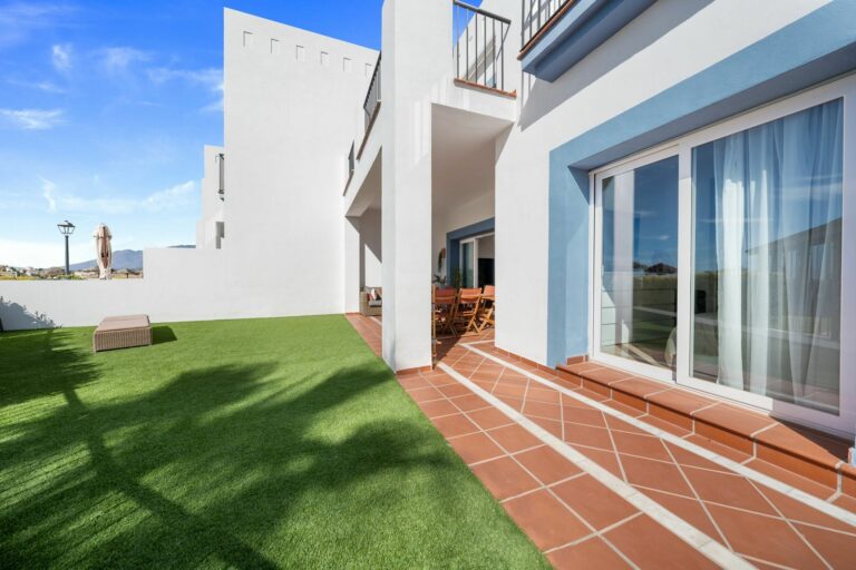 708ccae5805e0a8241bef8b2e4823d2e - 16