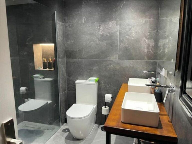 737aefb5e6727d7a464b99a11b1d7040 - 7