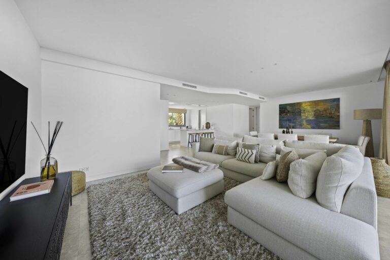 7424461eff79db4afce917bfbee7cca8 - 11