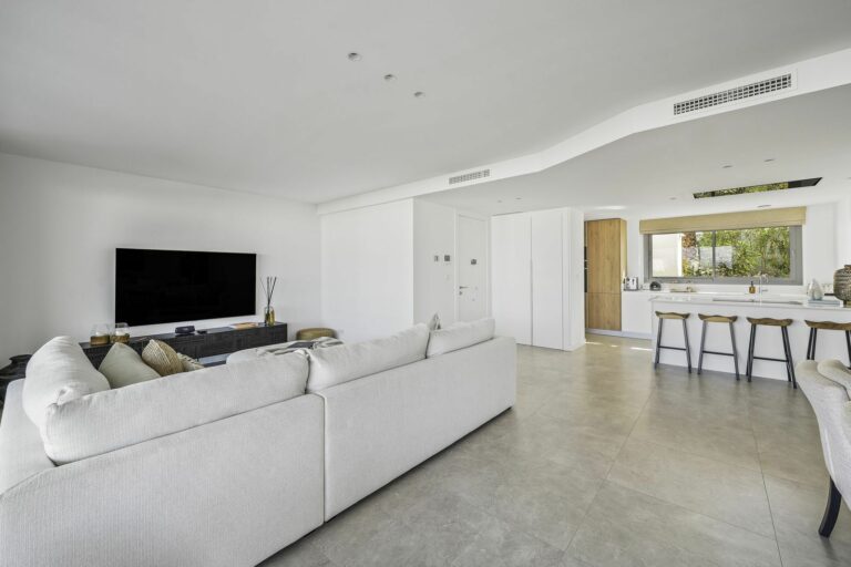 7424461eff79db4afce917bfbee7cca8 - 12