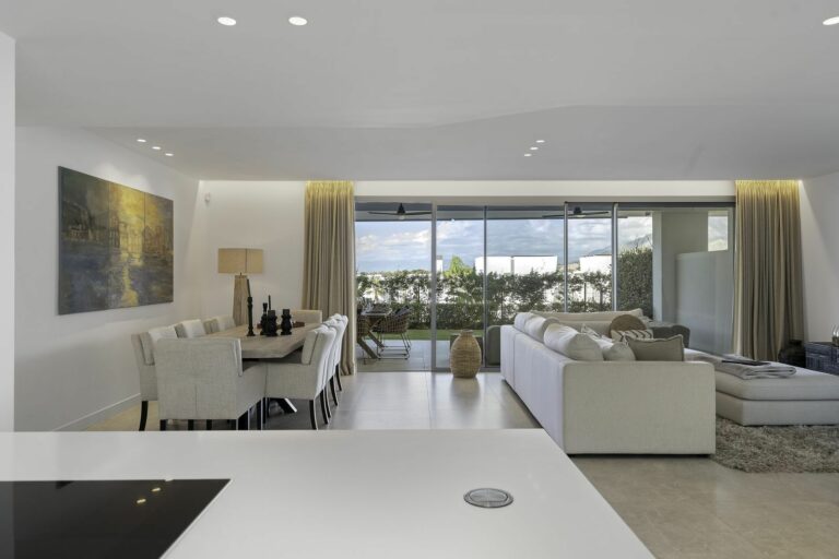 7424461eff79db4afce917bfbee7cca8 - 13