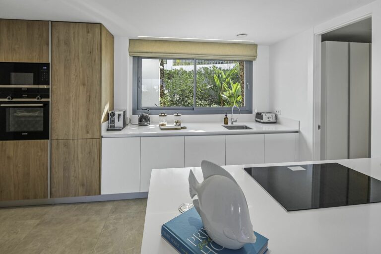 7424461eff79db4afce917bfbee7cca8 - 16