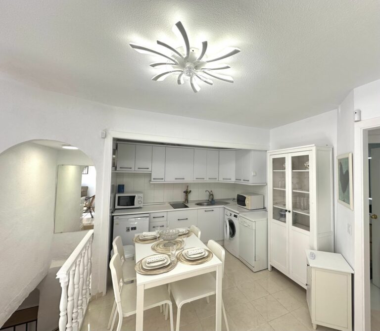 76080e2965fe2cc64c5e33e8cf530498 - 9