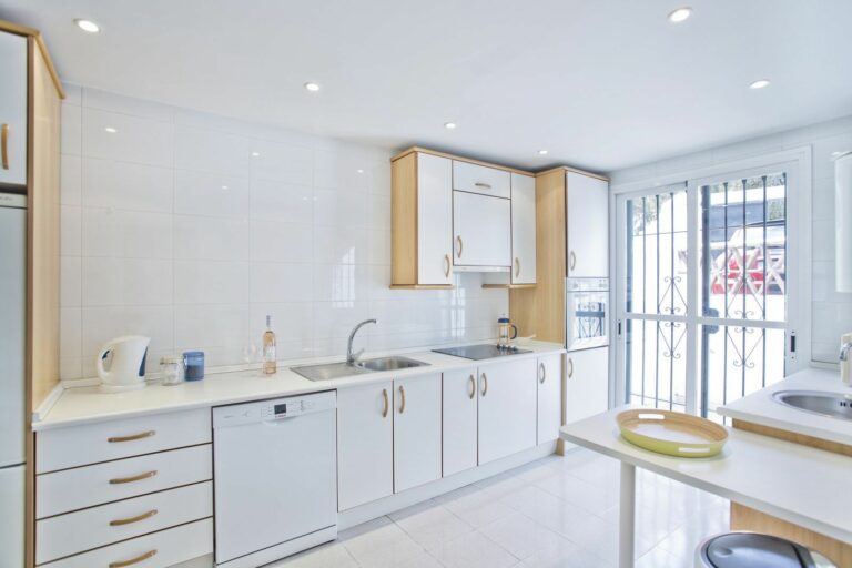 7c25a0fa361e8479edd789bebebacb30 - 6