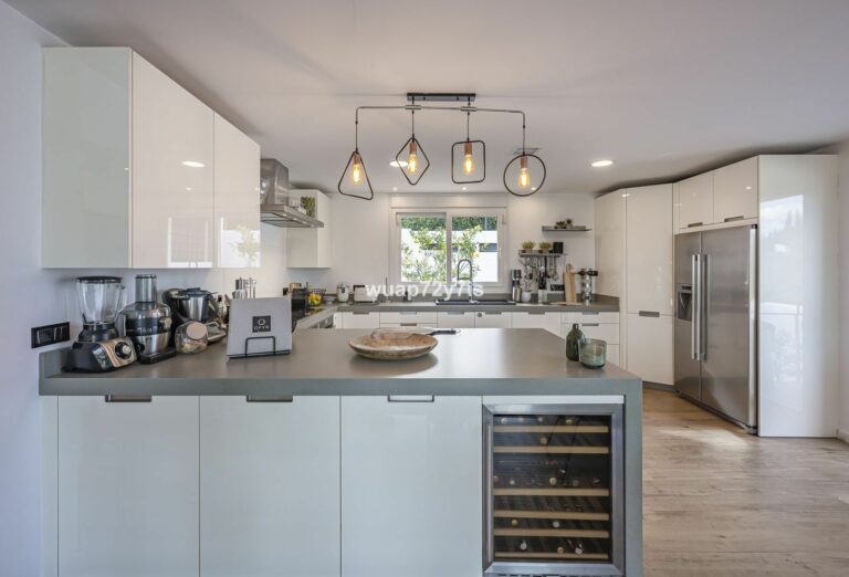 7ff94053a1fa964bdfe2cb54c7064800 - 14