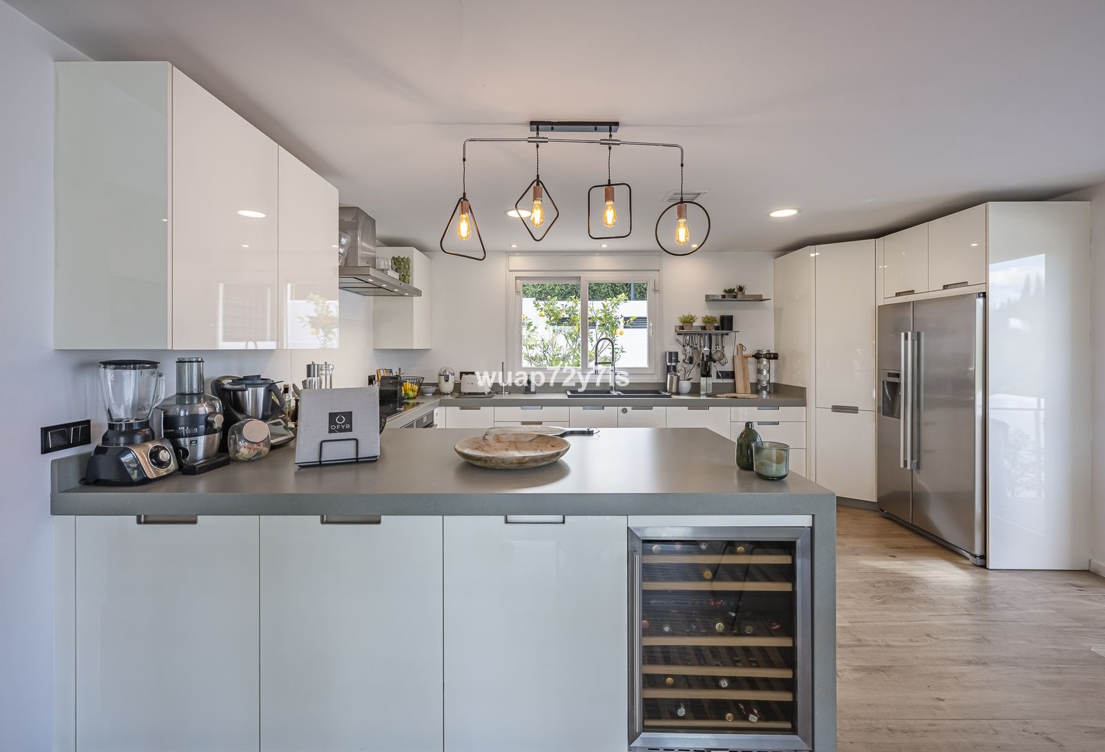 7ff94053a1fa964bdfe2cb54c7064800 - 14