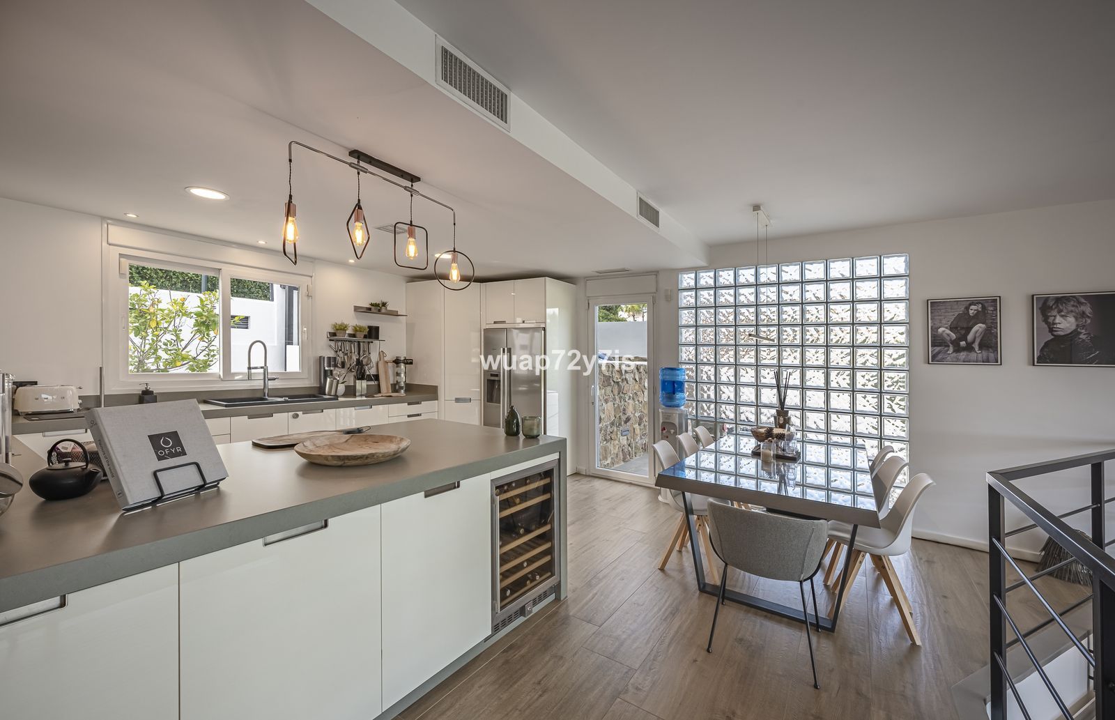 7ff94053a1fa964bdfe2cb54c7064800 - 15