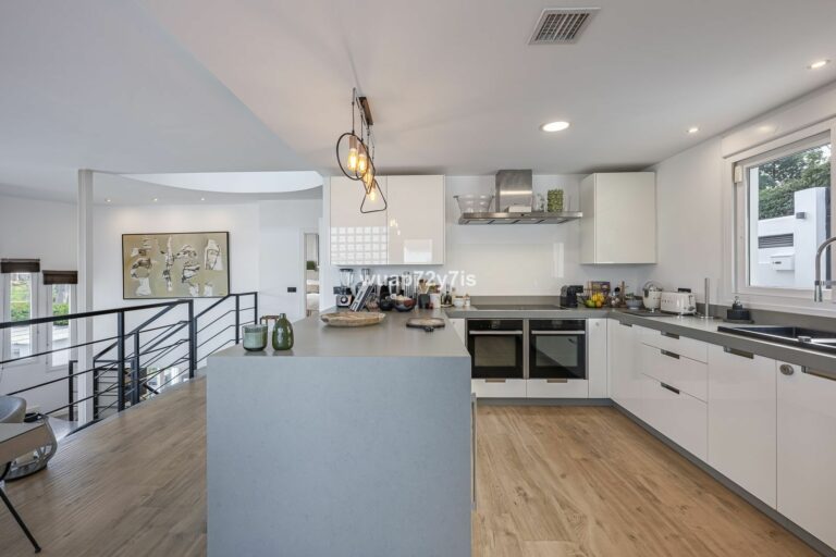 7ff94053a1fa964bdfe2cb54c7064800 - 16