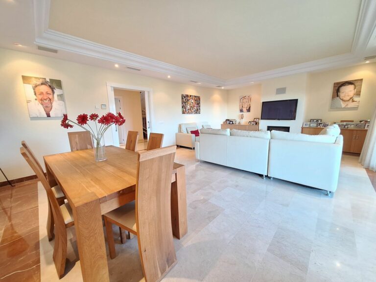 8094bcaca3cc9bedf191b38496390643 - 14