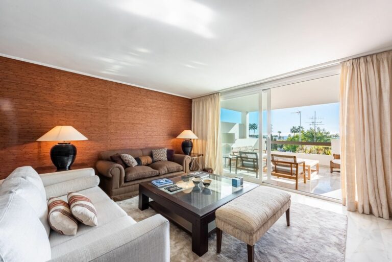 835efaa6702e63e213a73788b9fe3f4b - 1