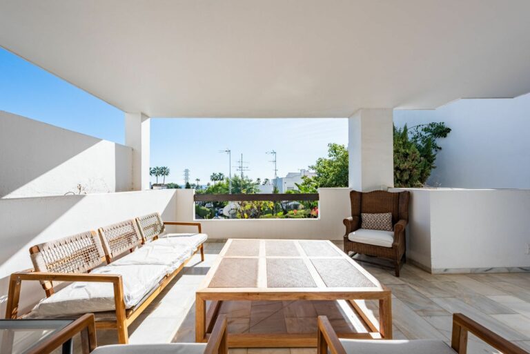 835efaa6702e63e213a73788b9fe3f4b - 14