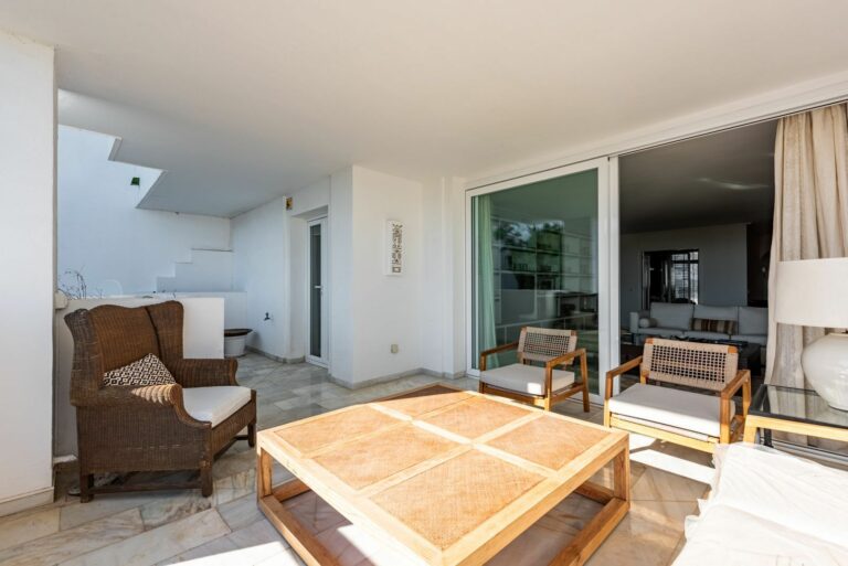 835efaa6702e63e213a73788b9fe3f4b - 15