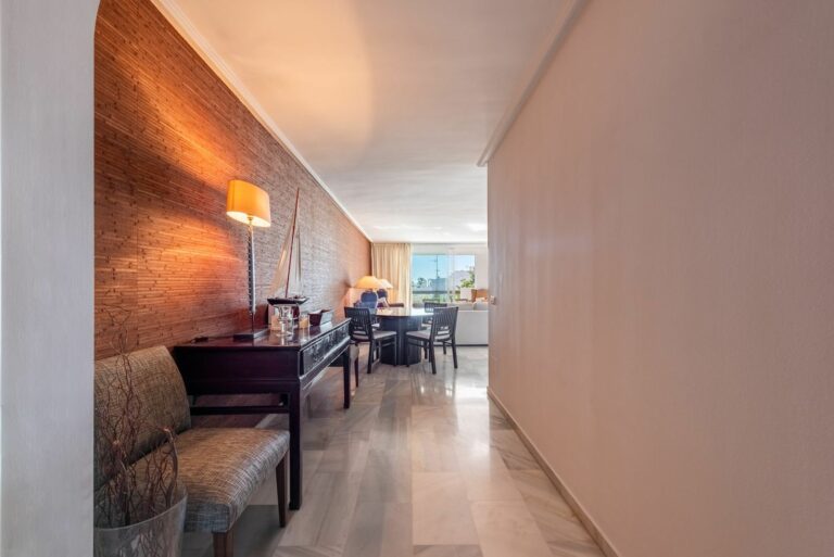 835efaa6702e63e213a73788b9fe3f4b - 16