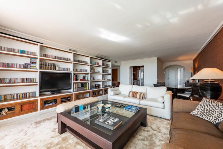 835efaa6702e63e213a73788b9fe3f4b - 3