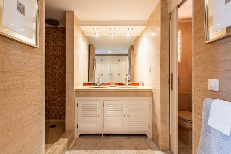 835efaa6702e63e213a73788b9fe3f4b - 9