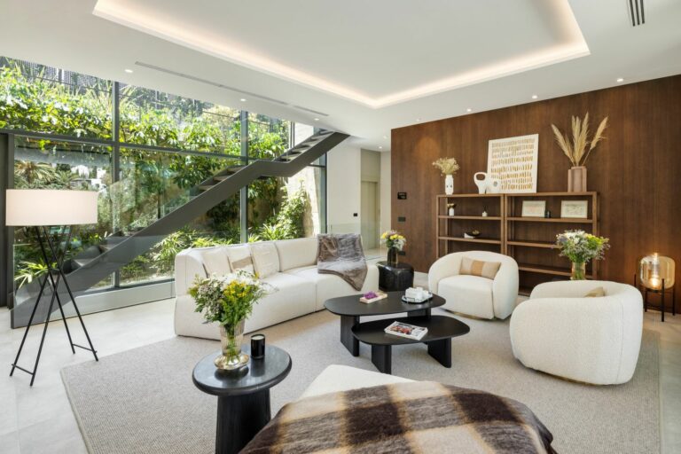 83cb4b8a51b530c53bb2f38a82cc13f4 - 12