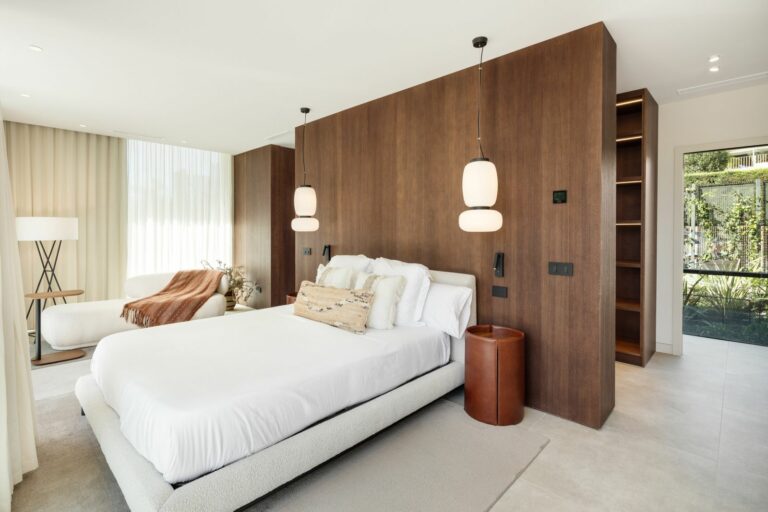 83cb4b8a51b530c53bb2f38a82cc13f4 - 13