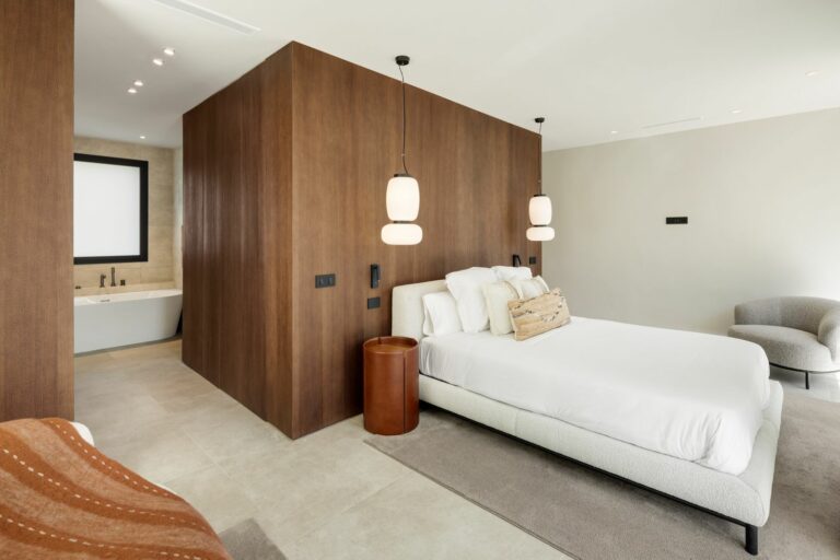 83cb4b8a51b530c53bb2f38a82cc13f4 - 14