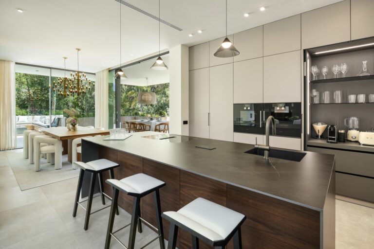 83cb4b8a51b530c53bb2f38a82cc13f4 - 9