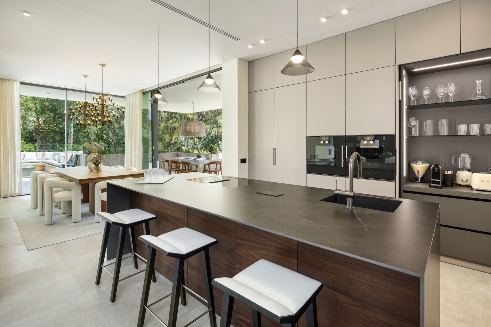 83cb4b8a51b530c53bb2f38a82cc13f4 - 9