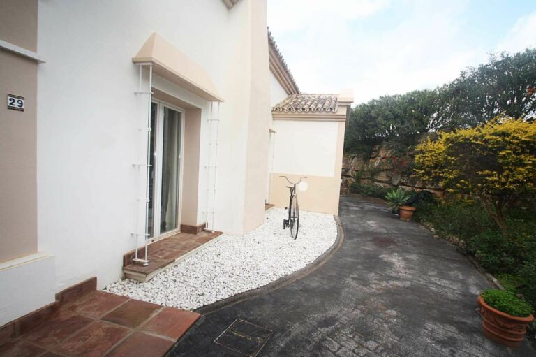 8dbd4c0a3a4c68de965b33cff5736d29 - 14