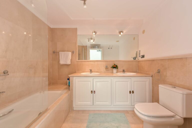 8ebdc6b5e7eb8378b1524153f2703016 - 15