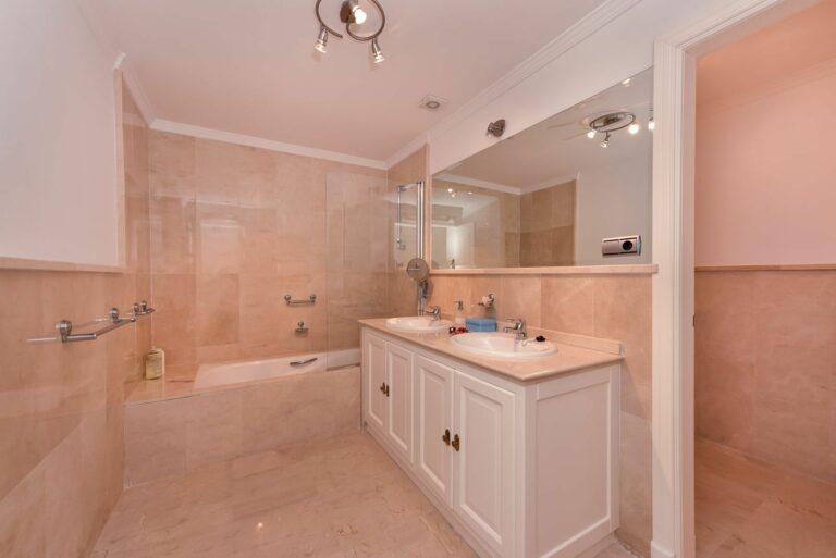 8ebdc6b5e7eb8378b1524153f2703016 - 16