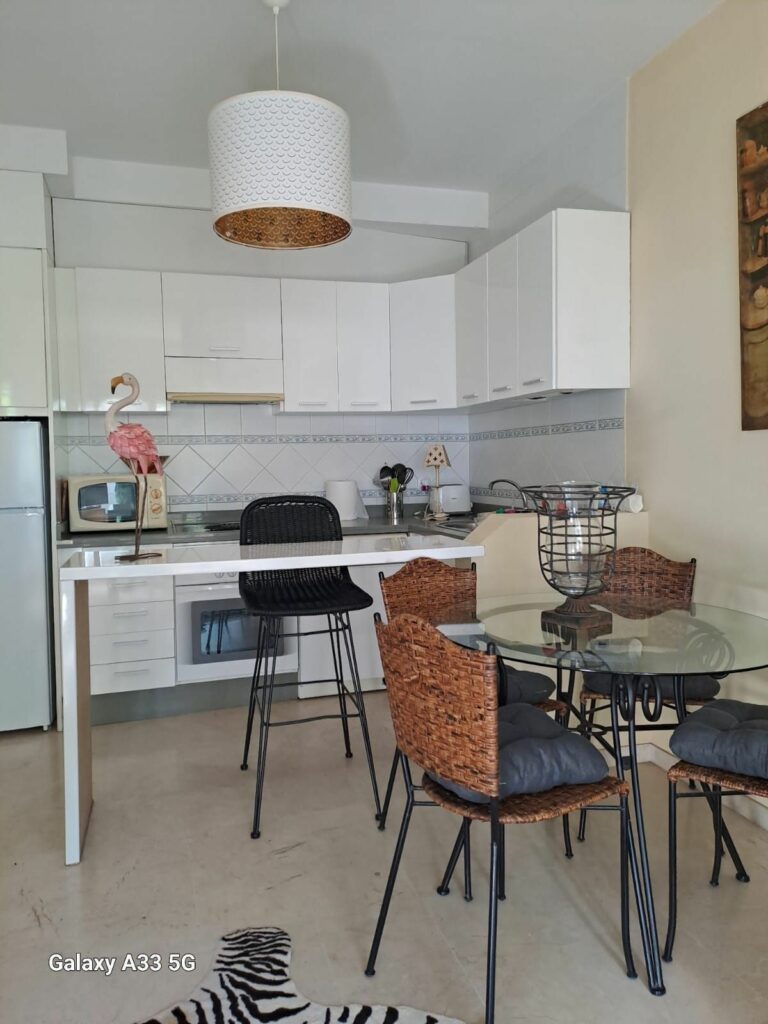 912b256df1f698f1b2b04c00dd404c01 - 10