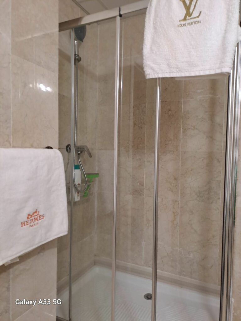 912b256df1f698f1b2b04c00dd404c01 - 9